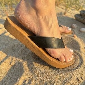 Kayleen Black Comfort Platform Flip Flops | Cushioned Thong Sandals